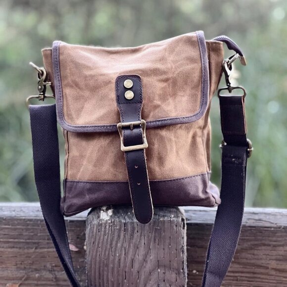 NEW Handcrafted Oil Waxed Canvas Shoulder Bag Unisex. The Rugged Traveler's Tote - Picture 1 of 8